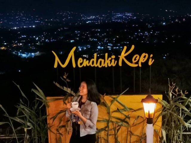 Mendaki Cafe Cafe di Cijeruk