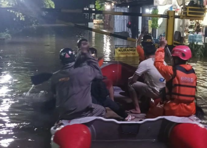 Banjir Terjang Namara Residence di Tangsel, Aliran Kali Lebih Tinggi dari Perumahan