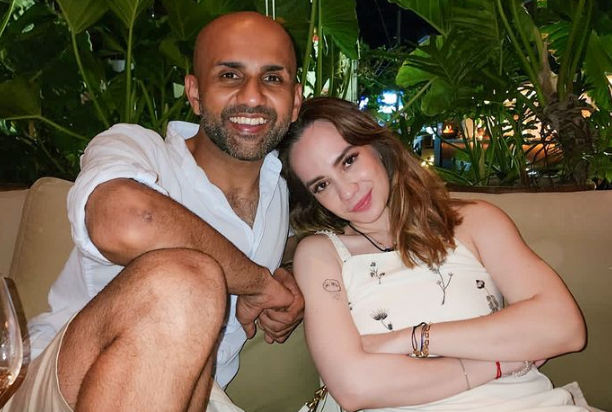 Putri Anne Cium Bibir Pria Berkepala Plontos Diduga Raman Sharma