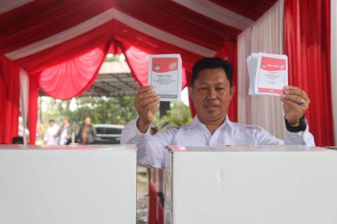 Usai Mencoblos, Pj Bupati Bogor Asmawa Tosepu Lanjut Monitoring Pemilu 2024 di Beberapa Kecamatan