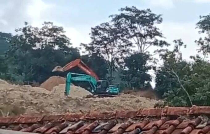 Seakan Kebal Hukum, Aktivitas Galian Tanah Ilegal di Kampung Cikadu Kembali Berulah
