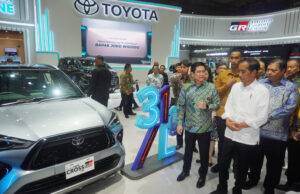 Presiden Jokowi Tertarik Yaris Cross HEV yang Mejeng di IIMS 2024