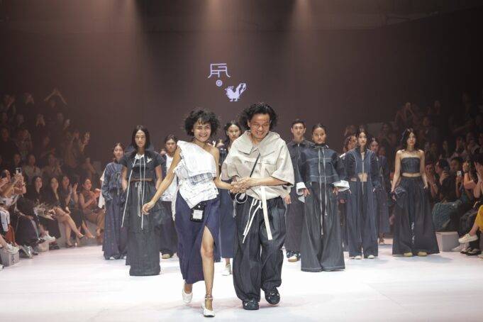 Koleksi Kolaborasi Spesial Sejauh Mata Memandang dan Adrian Gan Antaratantrya Menutup Rangkaian Pagelaran Plaza Indonesia Fashion Week 2024