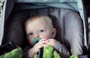 4 Tips Berkendara Aman Saat Membawa Anak