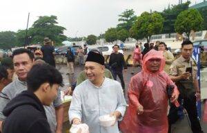 JJB, KORMI, Polres Bogor, dan Bogor Today Bagikan Takjil Gratis di Pakansari