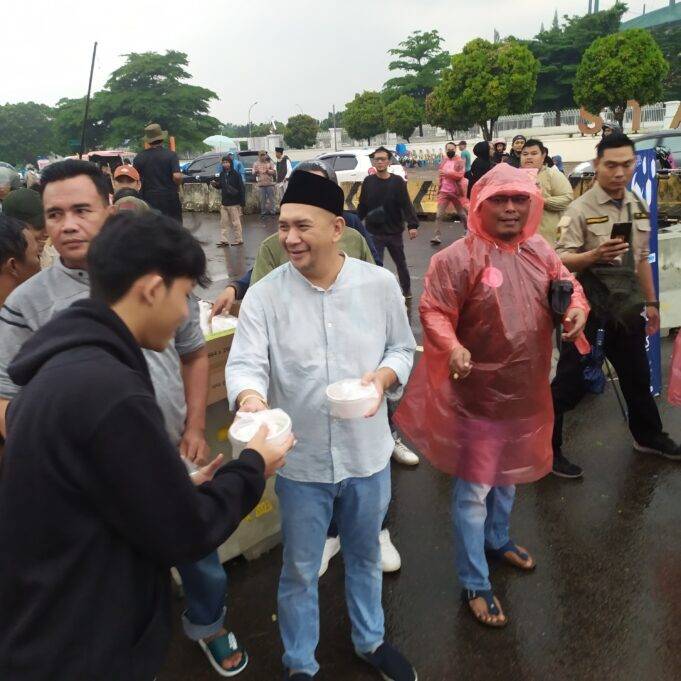 JJB, KORMI, Polres Bogor, dan Bogor Today Bagikan Takjil Gratis di Pakansari