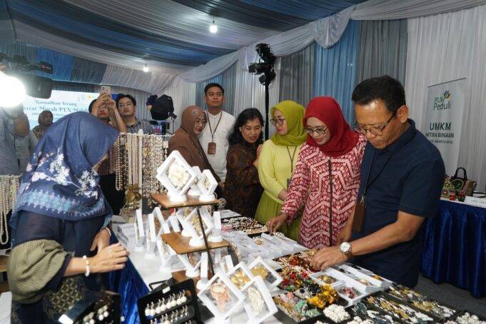 PLN UID Jakarta Raya Gelar Bazar Murah, Cukup Transaksi Pakai PLN Mobile, Ribuan Pelanggan Dapat Sembako