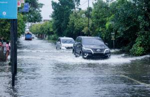 Waspada Banjir, Ini Jenis-Jenis Komponen Mobil yang Wajib Dicek!