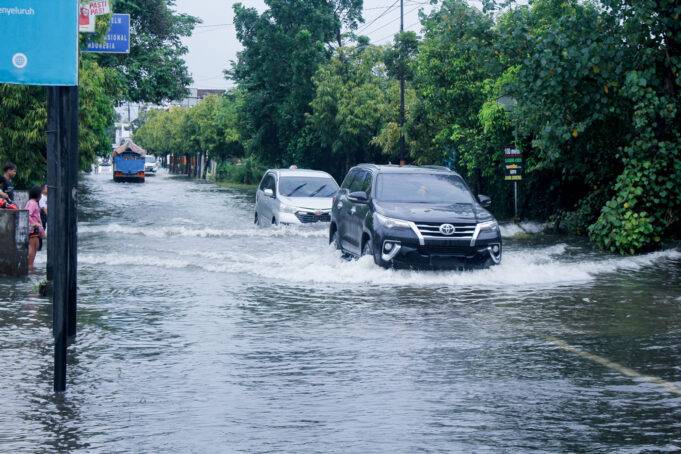 Waspada Banjir, Ini Jenis-Jenis Komponen Mobil yang Wajib Dicek!