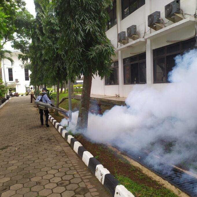 Penyemprotan Digelar di Kantor DPRD Kabupaten Bogor Agar Terbebas dari DBD