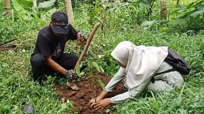 Hutan Seluas Negara Swiss Hilang, Cisadane Resik Gelar Sabtu Menanam Berbagai Bibit Pohon