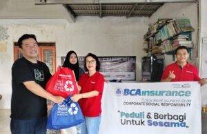Cisadane Resik Rescue dan BCA Insurance Beri Bantuan Korban Banjir Bandang di Bandung Barat