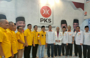 Golkar Kembali Ajak PKS untuk Usung Jaro Ade Jadi Cabup Bogor 2024 DPD Partai Golkar Kabupaten Bogor kembali mendatangi Kantor DPD PKS Kabupaten Bogor yang berada di Jalan Raya Tegar Beriman, pada Selasa (30/4/2024) malam. (Narasi Time)