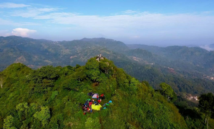 Nyesal Gak Cobain, Ini 5 Tempat Trekking di Bogor yang Tawarkan Pemandangan Indah