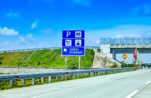 Jangan Dipakai untuk Nyalip, Ini Fungsi Penting Bahu Jalan