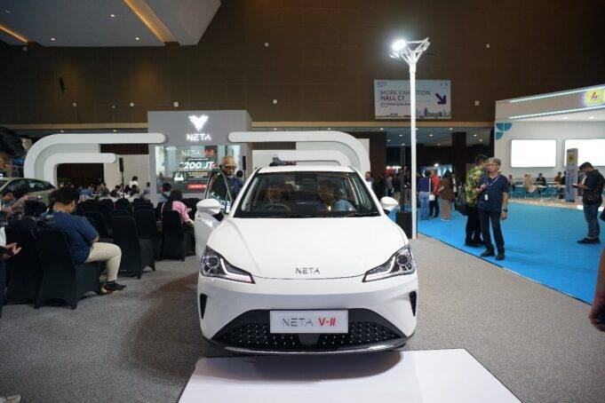 NETA V-II Dijual Rp200 Jutaan di PERIKLINDO Electric Vehicle Show 2024