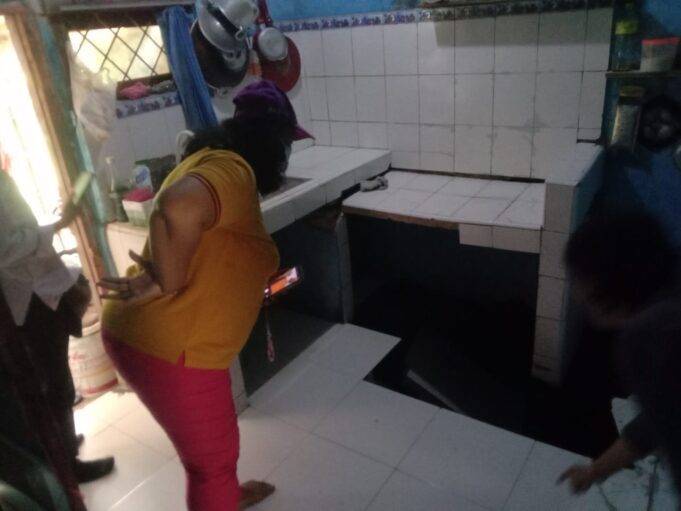 Dapur Rumah Warga Kabupaten Bogor Tiba-tiba Amblas, Diduga Akibat Hujan Sepanjang Hari