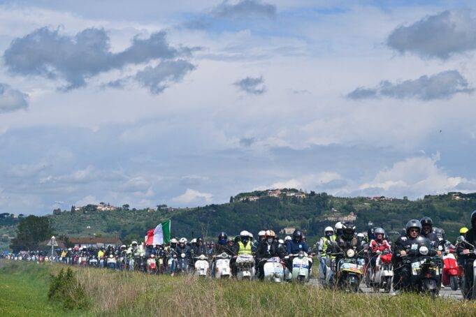 Vespa World Days 2024 Dihadiri 30 Ribu Pencinta Vespa dari 55 Negara