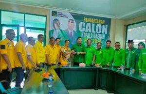 Golkar Sambangi Kantor PPP untuk Rapatkan Koalisi Pemilihan Bupati Bogor 2024 Pengurus DPD Golkar sambangi kantor DPC PPP Kabupaten Bogor pada Senin (6/5/2024). (Narasi Time)