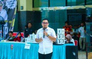 Sukses Digelar, Pilar Ingin Kejuaraan Pencak Silat C-More Championship Kembali Diadakan Kejuaraan Pencak Silat C-More Championship yang memperebutkan Piala Bergilir Wali Kota Tangerang Selatan secara resmi ditutup oleh Wakil Wali Kota Pilar Saga Ichsan, di Plaza Puspemkot Tangsel, pada Minggu (26/05/2024).
