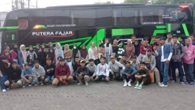 Rombongan siswa SMK Lingga Kencana yang mengalami kecelakaan di Ciater, Kabupaten Subang, Jawa Barat, pada Sabtu (11/5/2024). (Twitter)