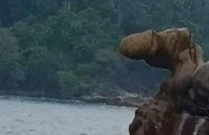 Karang Kontol di Sukabumi Diusulkan Dibuat Jembatan Kaca dan Kereta Gantung Karang Kontol di Geopark Ciletuh, Kabupaten Sukabumi, Jawa Barat. (YouTube)