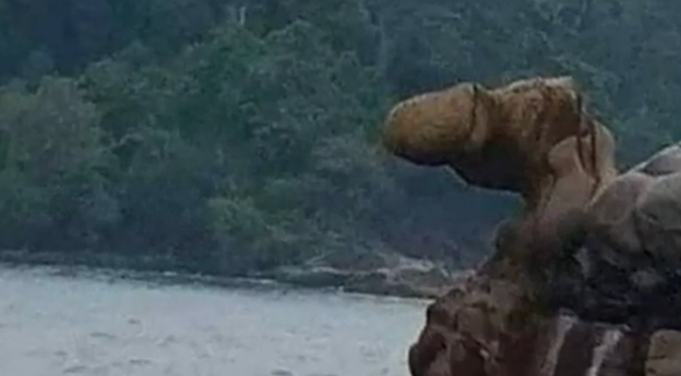Karang Kontol di Sukabumi Diusulkan Dibuat Jembatan Kaca dan Kereta Gantung Karang Kontol di Geopark Ciletuh, Kabupaten Sukabumi, Jawa Barat. (YouTube)