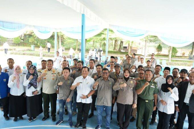 Kukuhkan 45 Anggota dan Pengurus JJB, Suryanto Putra: Jadikan JJB Sumber Informasi Terpercaya Pj Sekretaris Daerah (Sekda) Kabupaten Bogor, Suryanto Putra kukuhkan 45 anggota JJB di Taman Panca Karsa, Cibinong, Rabu (29/5/2024). (Narasi Time)