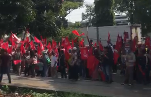Warga Desa Nanggung Gelar Aksi di Kantor ATR/BPN Cibinong, Tolak Perpanjangan HGU Milik HI Warga Desa Nanggung, Cisarua, Kabupaten Bogor, menggelar aksi di depan kantor ATR/BPN Cibinong, pada Senin (6/5/2024).
