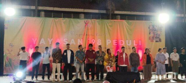 Malam Pergelaran Budaya yang digelar Yayasan 98 Peduli dalam merayakan HUT Ke-1 di Taman Benyamin Sueb, Jakarta Timur, pada Sabtu (25/5/2024). Malam Pergelaran Budaya yang digelar Yayasan 98 Peduli dalam merayakan HUT Ke-1 di Taman Benyamin Sueb, Jakarta Timur, pada Sabtu (25/5/2024).