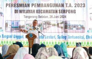 Bangun Gedung Baru SMPN 7 Tangsel, Benyamin Davnie: Untuk Tingkatkan Kualitas Pendidikan Wali Kota Tangerang Selatan, Benyamin Davnie, meresmikan gedung baru di SMPN 7 Tangsel pada Rabu (26/6/2024). (dokumen istimewa)