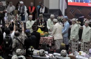 Unik! Rapat Paripurna Istimewa HJB ke-542 Sarat dengan Budaya, Sejarah hingga Satwa Rapat paripurna istimewa dalam momen Hari Jadi Bogor ke 542 di DPRD Kabupaten Bogor, Cibinong pada 3 Juni 2024 menampilkan perpaduan budaya, sejarah, hingga penampilan satwa.