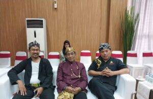 DPRD Kabupaten Bogor Beri Penghargaan Kepada Tiga Tokoh di Hari Jadi Bogor Ke-542 DPRD Kabupaten Bogor, Jawa Barat, membagikan sejumlah penghargaan bagi masyarakat yang memiliki peran penting pada peringatan Hari Jadi Bogor atau HJB ke-542. (dokumen istimewa)