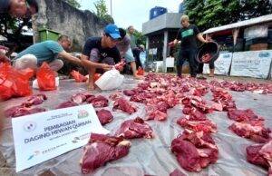 Berbagi untuk Bermanfaat, Keluarga Besar JIP Kurban Bersama Pertamina Retail Keluarga Besar JIP Kurban bersama Pertamina Retail di pelataran Sekretariat Jurnalis Indonesia Peduli (JIP) di Taman Pemuda Pratama, Tanah Baru, Beji, Kota Depok pada Selasa (18/6/2024).