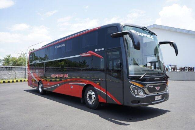Garfield, salah satu bus Juragan 99 Trans yang melayani rute Malang-Surabaya-Bogor (PP) Garfield, salah satu bus Juragan 99 Trans yang melayani rute Malang-Surabaya-Bogor (PP)