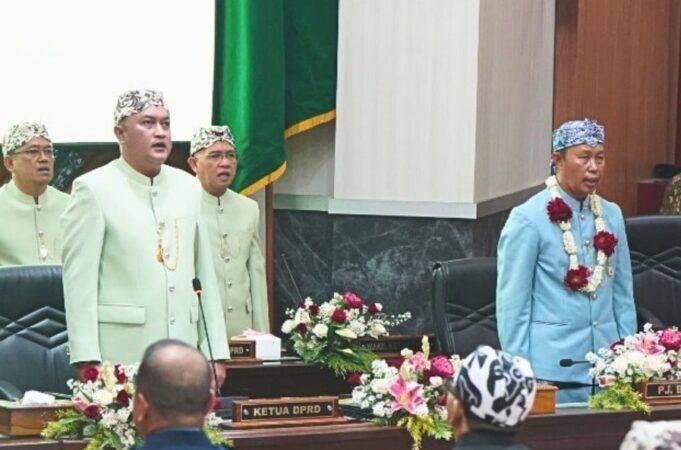 Pemkab Bogor dan DPRD Gelar Rapat Paripurna Istimewa Pakai Bahasa Sunda Bertepatan dengan Hari Jadi Bogor (HJB) ke-542 Tahun, Pemkab Bogor bersama DPRD Kabupaten Bogor gelar Rapat Paripurna Istimewa yang berlangsung di Gedung Rapat Paripurna DPRD Kabupaten Bogor, pada Senin (3/6/2024). (Instagram @kabupaten.bogor)