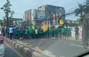 Mahasiswa Demo di Balai Kota Tangsel, Petugas Satpol PP Disiram Bensin Ilustrasi aksi demo mahasiswa (Twitter)
