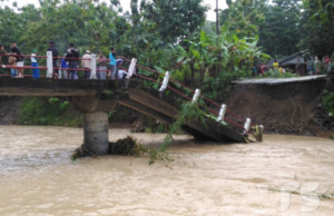 Kabupaten Bogor Dihantam Banjir Bandang, Jembatan Rp198 juta Ambruk Ilustrasi jembatan putus (Twitter)