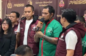 Kronologi Virgoun Bersama Wanita PA Ditangkap di Kamar Kosan saat Nyabu Virgoun saat dirilis di Mapolres Jakarta Barat atas kasus narkoba, pada Selasa (25/6/2024). (Twitter)