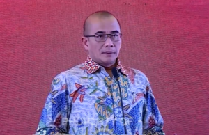 Hasyim Asy’ari Bisa Kena Sanksi Kebiri, Paksa Hubungan Badan dengan CAT Hasyim Asy'ari dipecat dari posisi Ketua KPU. (YouTube)