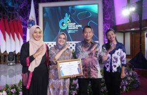 Desa Berdjamur PLN UID Jakarta Raya Raih Penghargaan DKJ Award 2024 Desa Berdjamur (Desa Berdaya Jakarta Barat Makmur), salah satu desa binaan PLN Unit Induk Distribusi (UID) Jakarta Raya, berhasil meraih penghargaan Derap Kerja Sama Jakarta (DKJ) Award 2024 dalam kategori Kesehatan. (PLN)