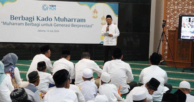 Menyambut Tahun Baru Islam dan Hari Anak Nasional: PLN Bagikan Kado untuk 400 Anak Yatim Dhuafa Dalam rangka merayakan tahun baru Islam 1446 Hijriah dan Hari Anak Nasional, PLN Unit Induk Distribusi (UID) Jakarta Raya melalui Yayasan Baitul Mal (YBM) PLN membagikan kado muharram kepada anak yatim piatu dan dhuafa. (PLN)