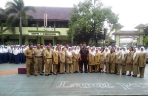 Anak Tak Lolos, Anggota Ormas Halangi Pintu Masuk SMPN 1 Cibinong Bogor Pakai Fortuner SMPN 1 Cibinong (Instagram @satoecibinong)