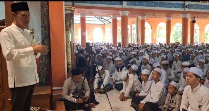 Jaro Ade Kunjungi Ponpes Nurul Iman Kabupaten Bogor Jelang Pilkada 2024 Jaro Ade kunjungi Pondok Pesantren (Ponpes) Nurul Iman di Jalan Nurul Iman, Warujaya, Kecamatan Parung, Kabupaten Bogor. (dokumen istimewa)