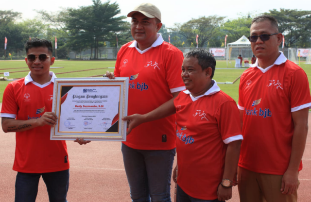 Ketua DPRD Kabupaten Bogor di acara SOIna Cup ke-1 di Lapangan Pakansari, Cibinong, Kabupaten Bogor, Senin, 5 Agustus 2024. (dokumen istimewa)