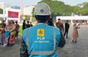 PLN Sukses Kawal Pasokan Listrik Upacara HUT Kemerdekaan RI Terakhir di Istana Presiden Jakarta Petugas PLN bersiaga di kawasan utama Istana Presiden Jakarta untuk memastikan pasokan listrik andal saat perayaan HUT Kemerdekaan RI ke-79. (dokumen istimewa)