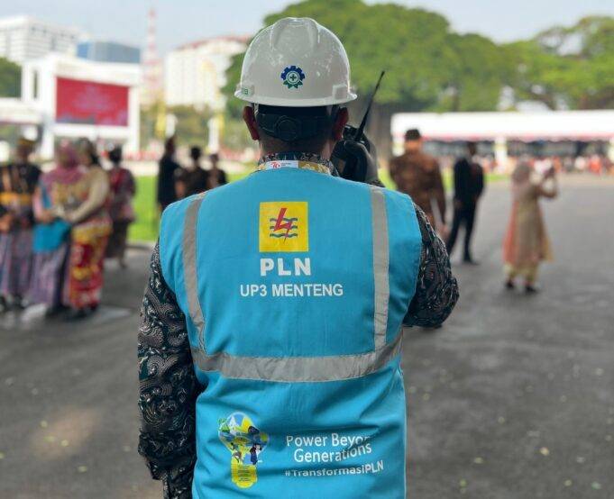 PLN Sukses Kawal Pasokan Listrik Upacara HUT Kemerdekaan RI Terakhir di Istana Presiden Jakarta Petugas PLN bersiaga di kawasan utama Istana Presiden Jakarta untuk memastikan pasokan listrik andal saat perayaan HUT Kemerdekaan RI ke-79. (dokumen istimewa)