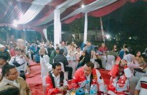 Di Panggung Dangdut 17 Agustusan, Mantan Bupati di Bogor Promosikan Ketua DPRD Pemimpin Bogor Periode 2024-2029 Mantan Bupati Bogor, Rachmat Yasin, dan Bacalon Bupati Bogor Rudy Susmanto saat di acara pentas musik dangdut Familys, di Desa Cimanggis, Kecamatan Bojonggede, Kabupaten Bogor, Rabu (21/08/2024). (dokumen istimewa)