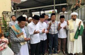 Sambangi Ciawi, Cawabup Bogor Jaro Ade Ziarah ke Makam Mantan Ketua DPRD H. Endang Kosasih