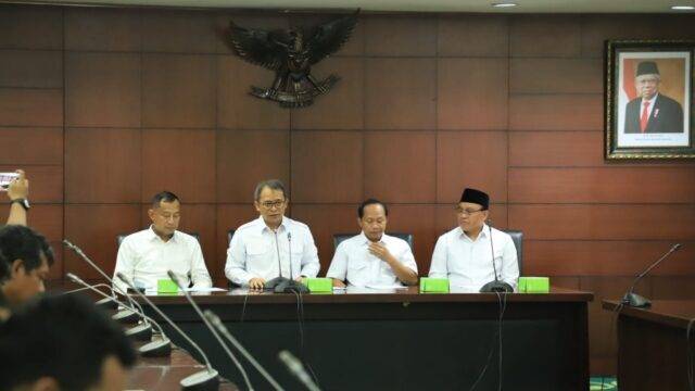 Kepala Biro Humas Data dan Informasi (HDI) Setjen Kemenag, Akhmad Fauzin, Staf Khusus Menteri Agama bidang Komunikasi dan Media, Wibowo Prasetyo; Juru Bicara Menteri Agama, Sunanto; Direktur Penerangan Agama Islam, Ahmad Zayadi. (HDI Kemenag) Kepala Biro Humas Data dan Informasi (HDI) Setjen Kemenag, Akhmad Fauzin, Staf Khusus Menteri Agama bidang Komunikasi dan Media, Wibowo Prasetyo; Juru Bicara Menteri Agama, Sunanto; Direktur Penerangan Agama Islam, Ahmad Zayadi. (HDI Kemenag)